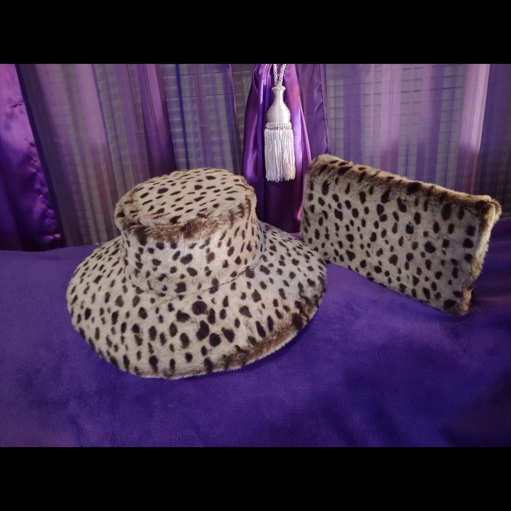 Hat and purse set, cheetah